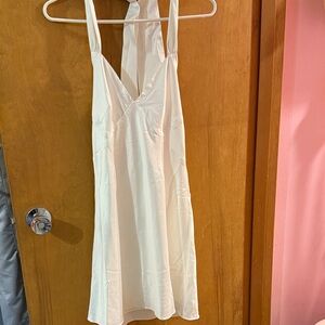 Elegant White Backless Dress